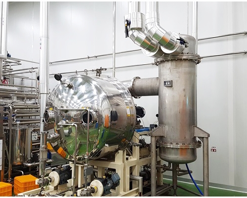 Centrifugal thin-film separation of target fractions.