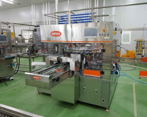 One kilogram large-capacity pouch filler at BK bio's Jeju facility.