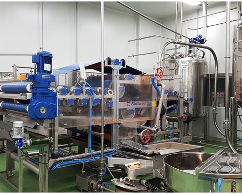 Belt press juicer at BK bio's Jeju facility.