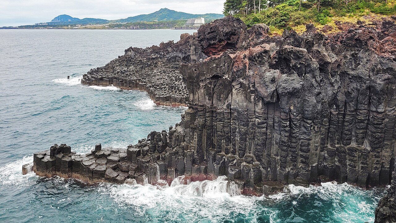 Basalt columnar-joint coastline at Jeju's Daepo, the setting of the lava-seawater source.